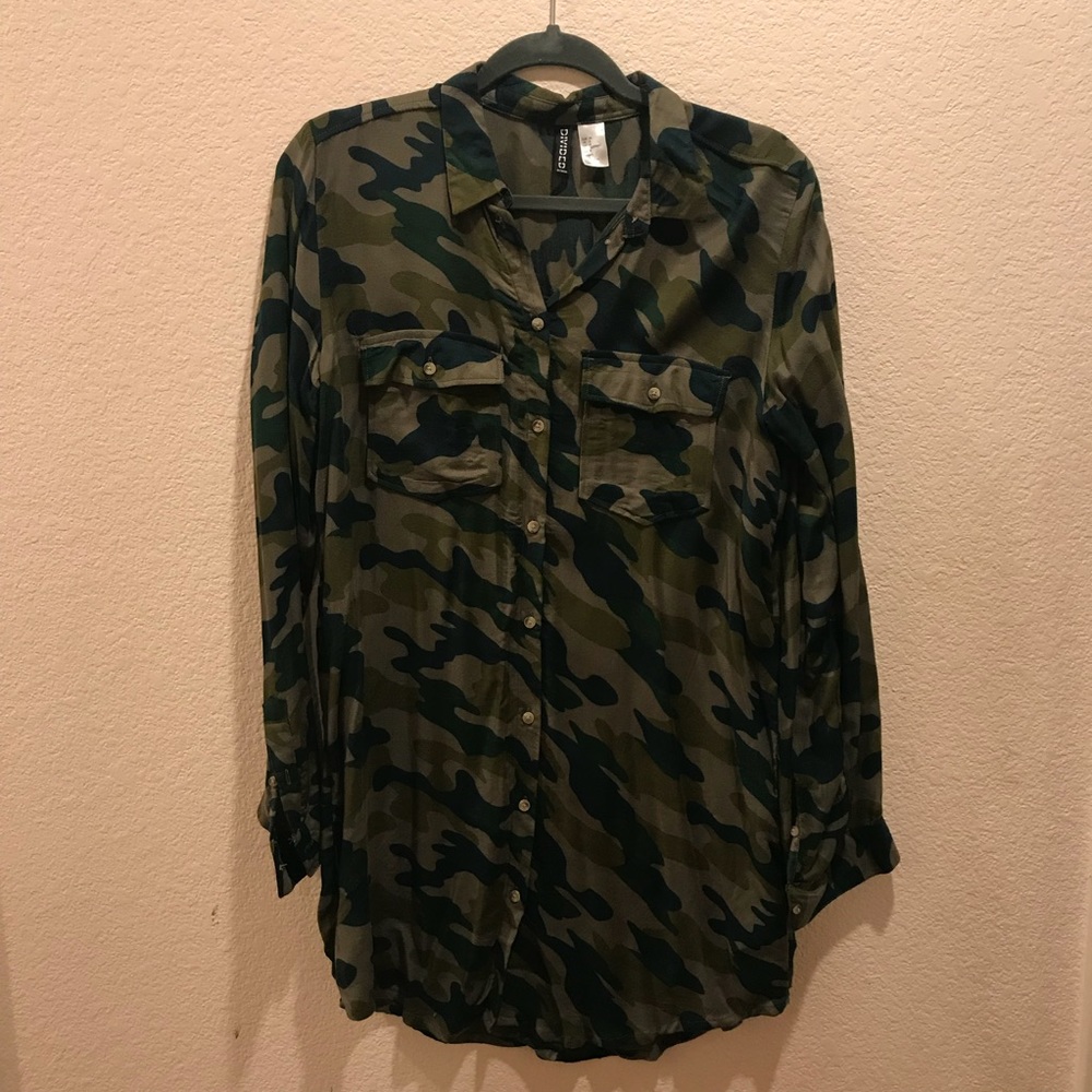 H&M camo collared top